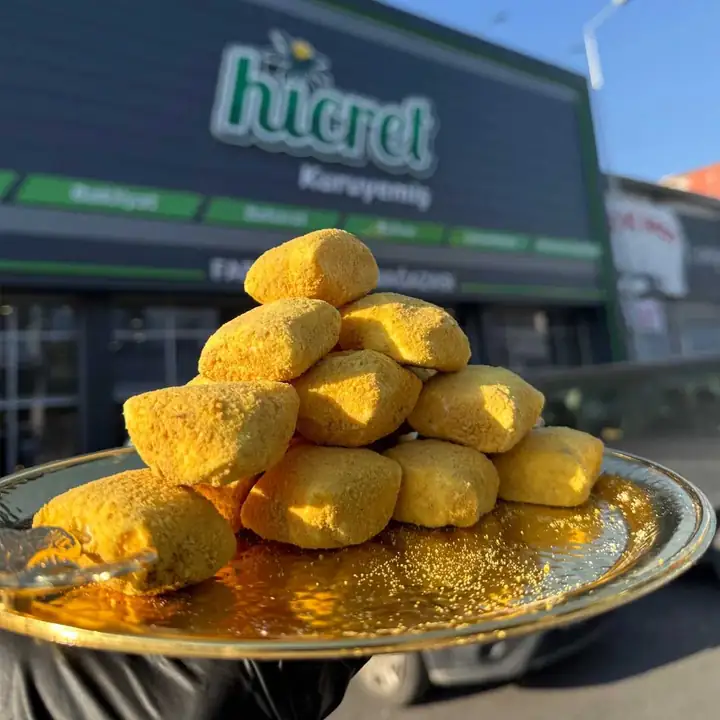 Sarı Kek Tozlu Çikolatalı Bohça